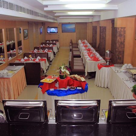 Pattom Royal Hotel Thiruvananthapuram Zewnętrze zdjęcie