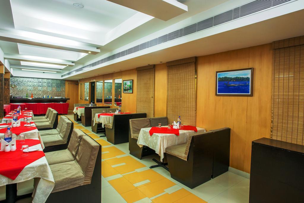 Pattom Royal Hotel Thiruvananthapuram Zewnętrze zdjęcie