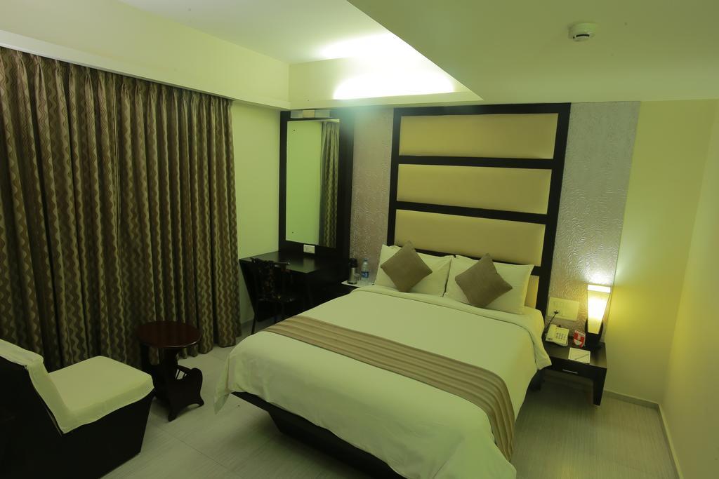 Pattom Royal Hotel Thiruvananthapuram Pokój zdjęcie