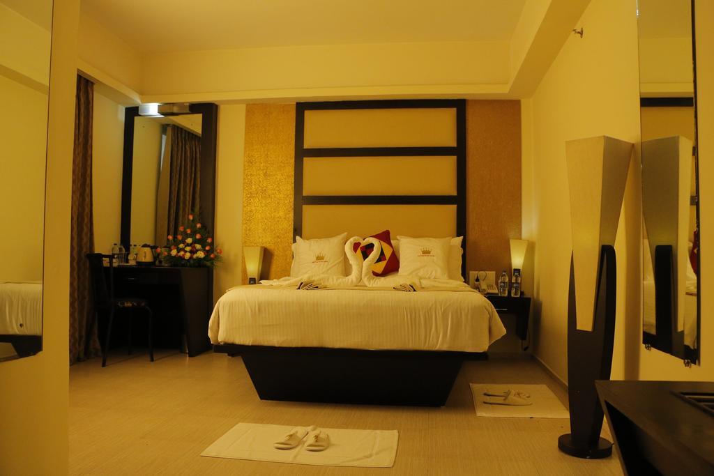 Pattom Royal Hotel Thiruvananthapuram Zewnętrze zdjęcie