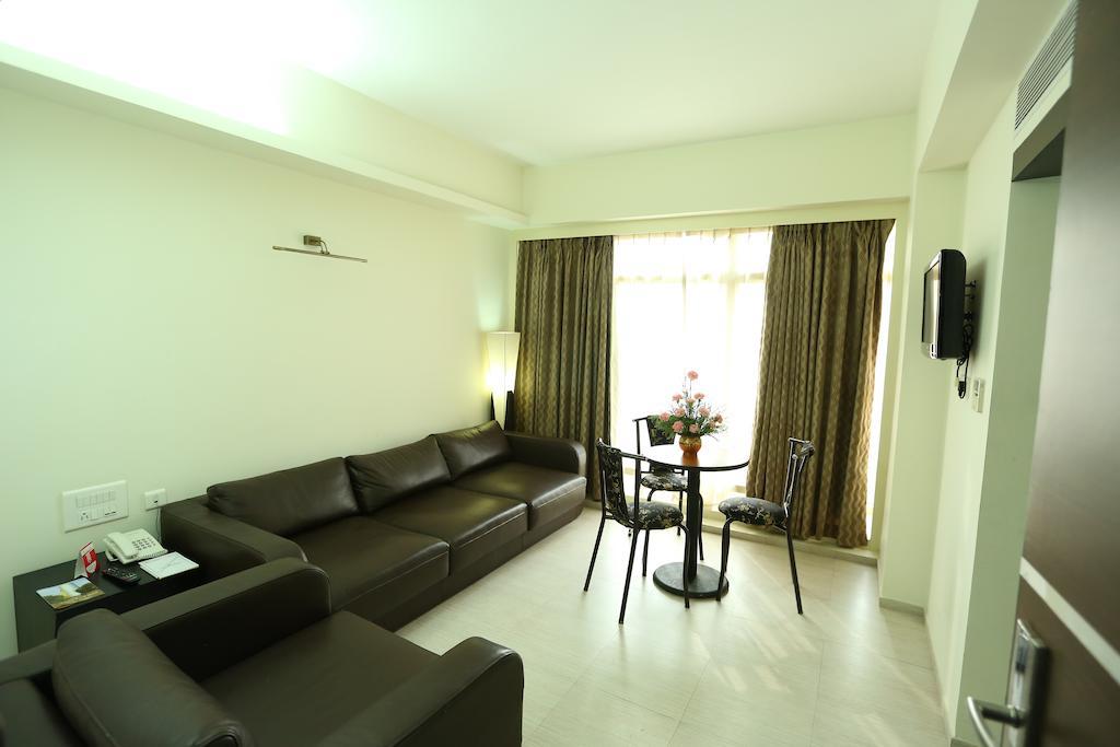 Pattom Royal Hotel Thiruvananthapuram Zewnętrze zdjęcie