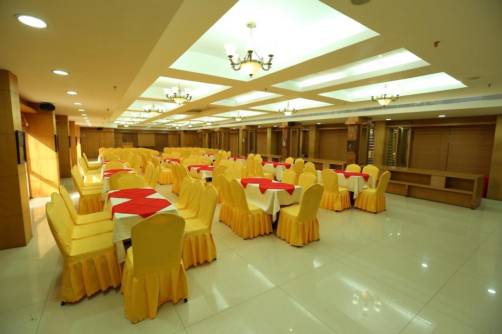 Pattom Royal Hotel Thiruvananthapuram Zewnętrze zdjęcie