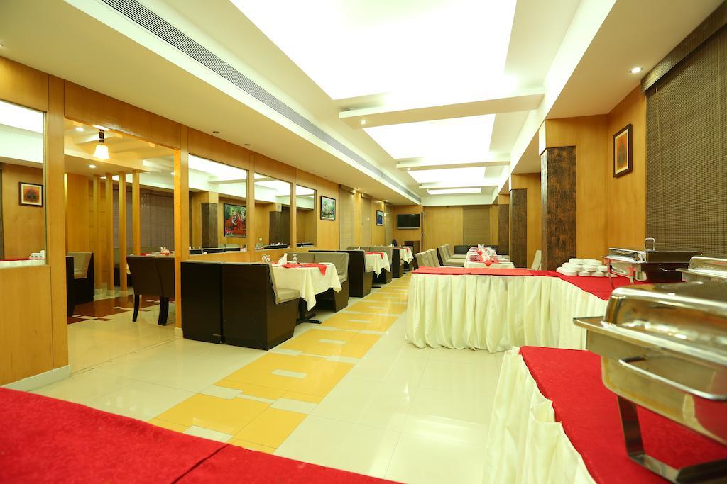 Pattom Royal Hotel Thiruvananthapuram Zewnętrze zdjęcie