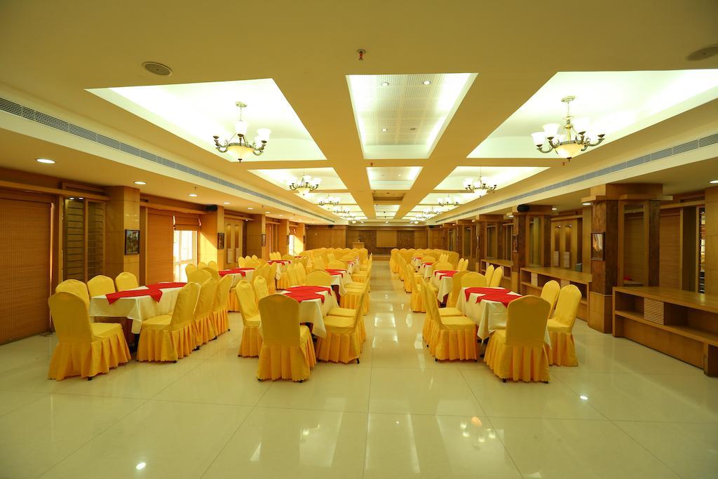Pattom Royal Hotel Thiruvananthapuram Zewnętrze zdjęcie