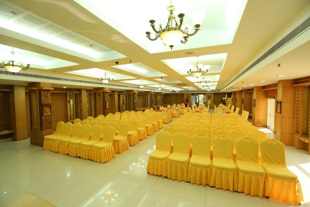 Pattom Royal Hotel Thiruvananthapuram Zewnętrze zdjęcie