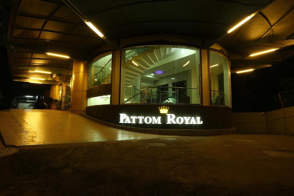 Pattom Royal Hotel Thiruvananthapuram Zewnętrze zdjęcie